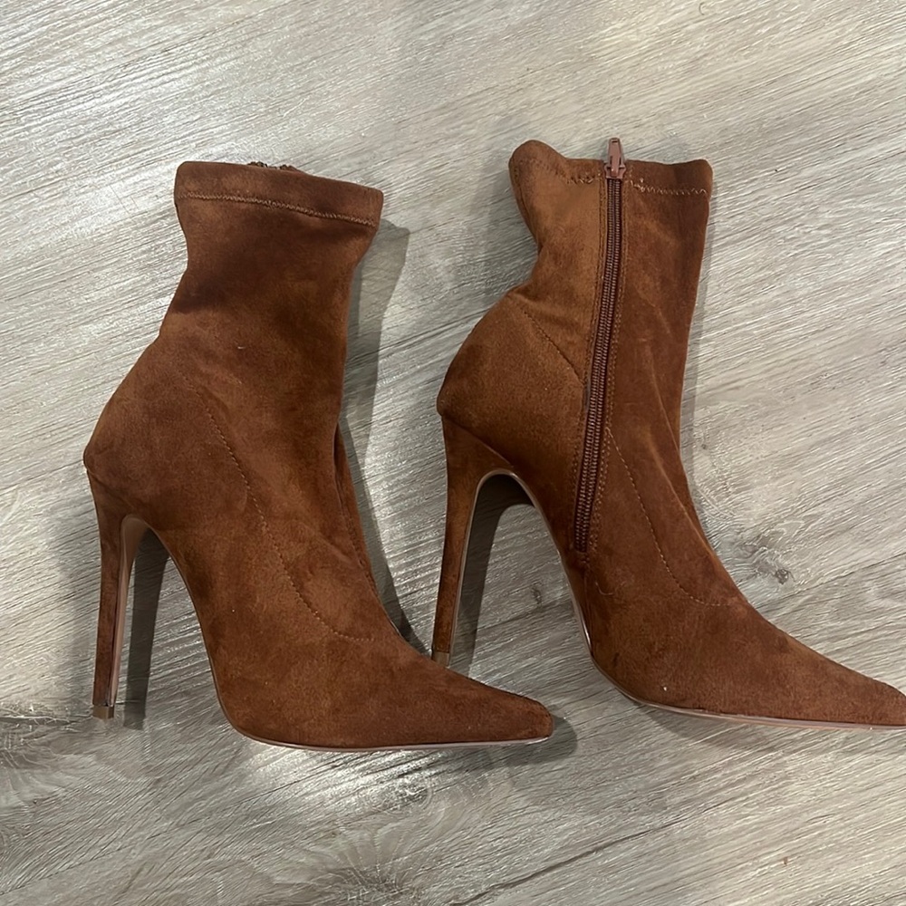 Suede brown boots
